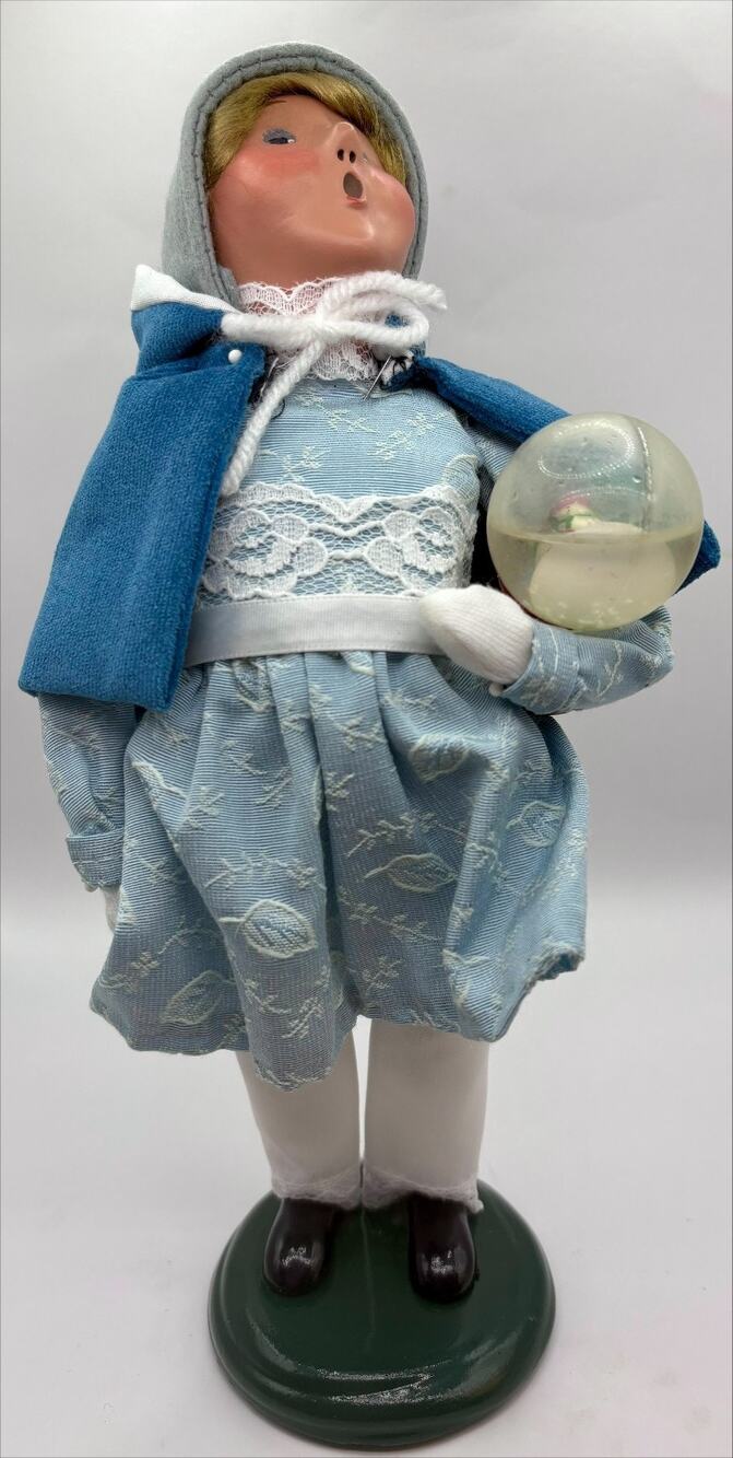 Byers Choice Caroler Girl With Snow Globe #72 of 100 Signed Dated 2006